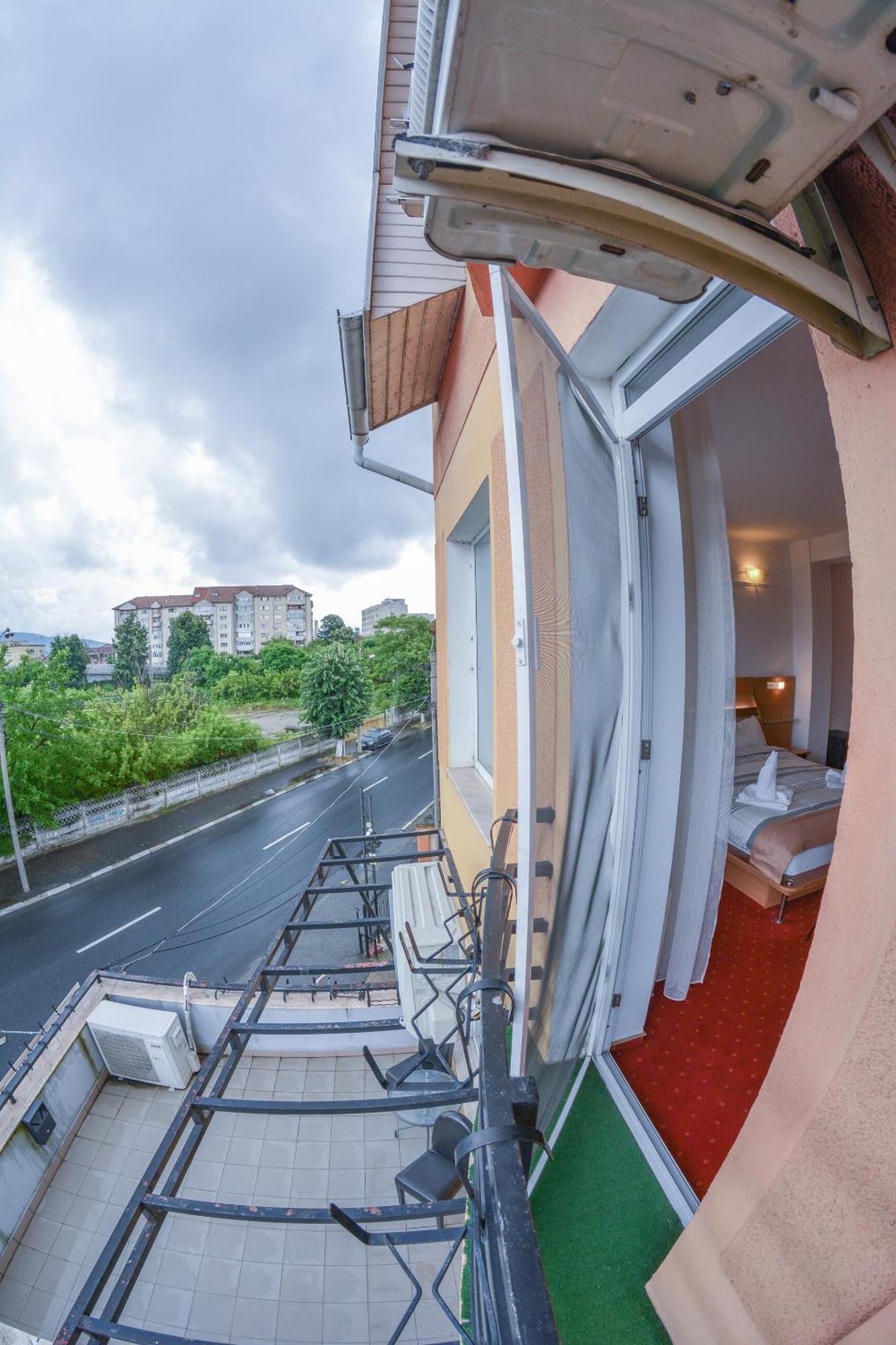 Pensiune Valentina Hotel Râmnicu Vâlcea Buitenkant foto